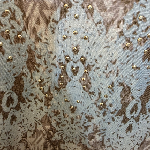 Madison & Berkeley Gray and Blue Graphic Fitted T-Shirt - Picture 2 of 5